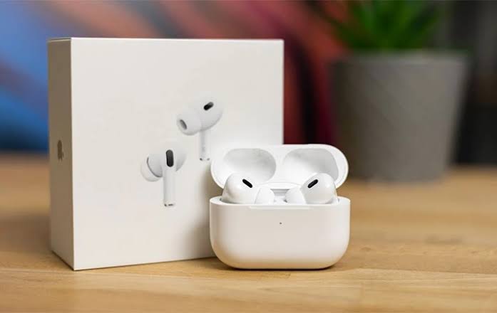 Apple Airpods Pro 2 (2nd Generation) With MagSafe Charging  Apple Data cable
